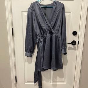 Selling silver dress brand new